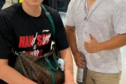网友晒与杨瀚森合影，后者训练时被肘击眼眶变成&amp;quot;熊猫眼&amp;quot;